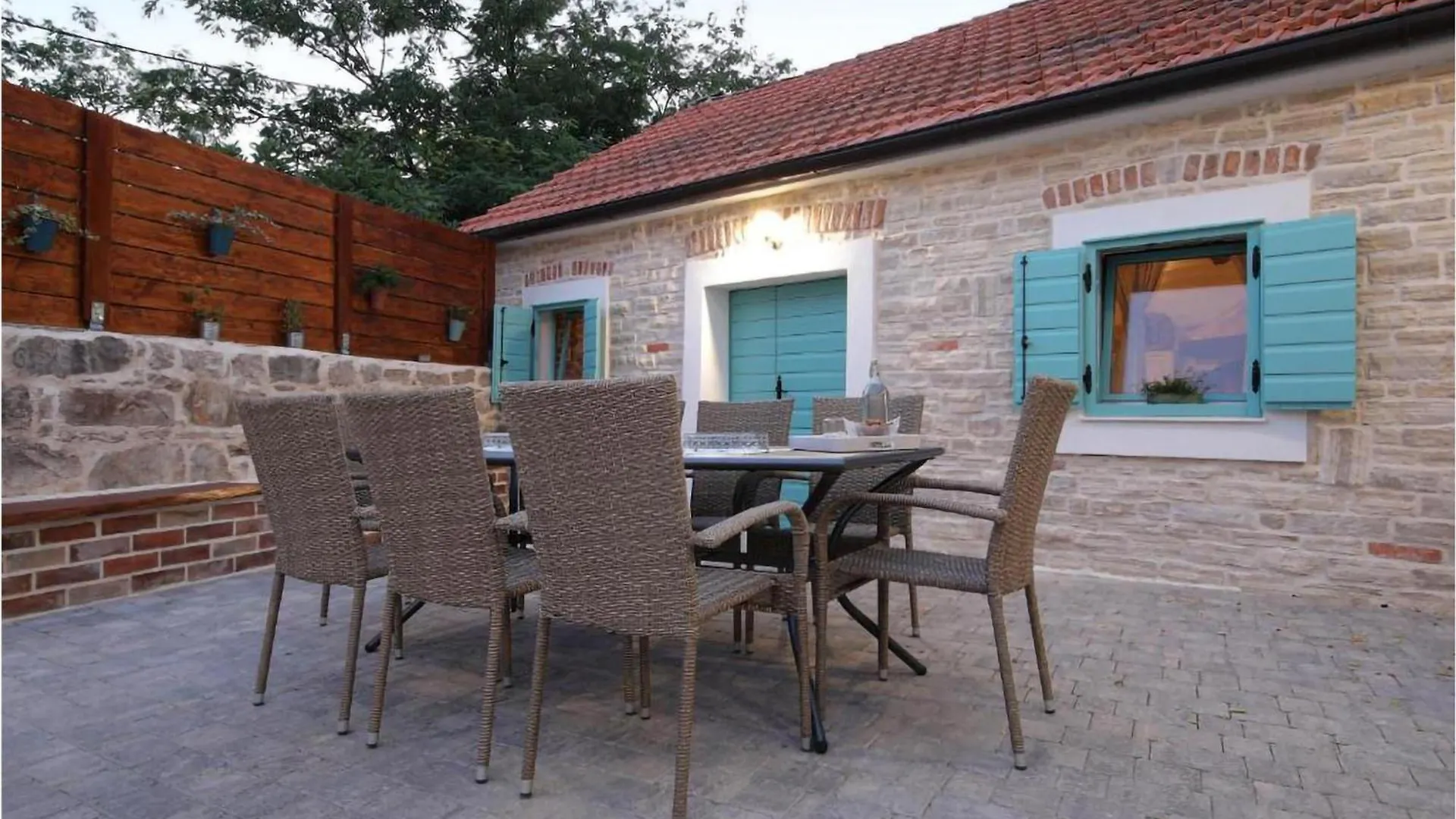 Awesome Home In Donje Rastane Holiday home