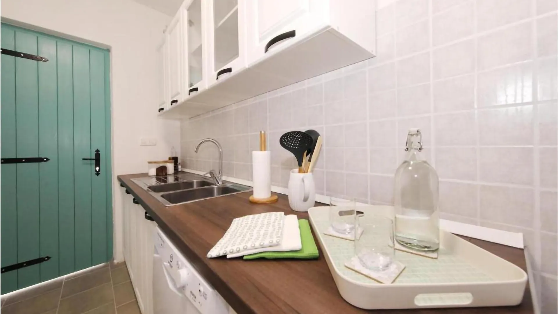 Awesome Home In Donje Rastane