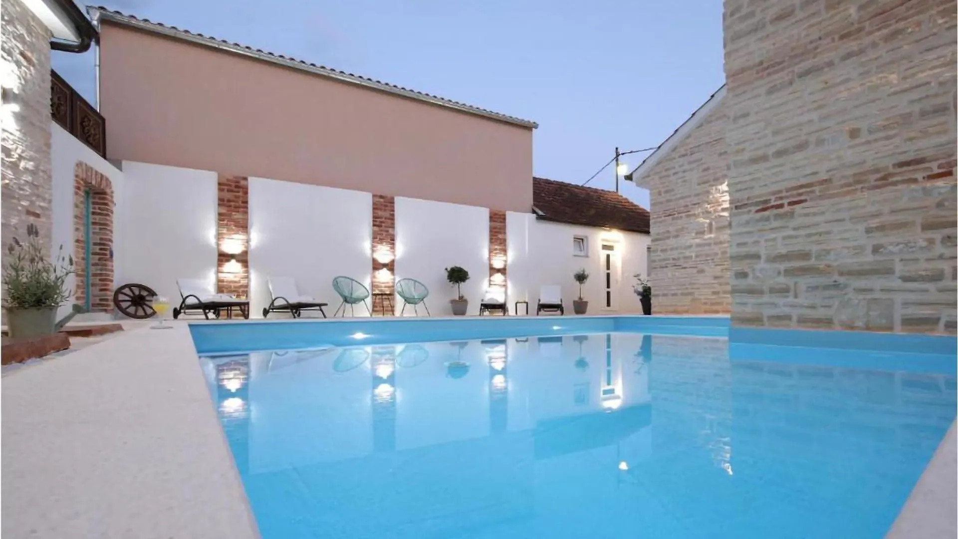 Awesome Home In Donje Rastane