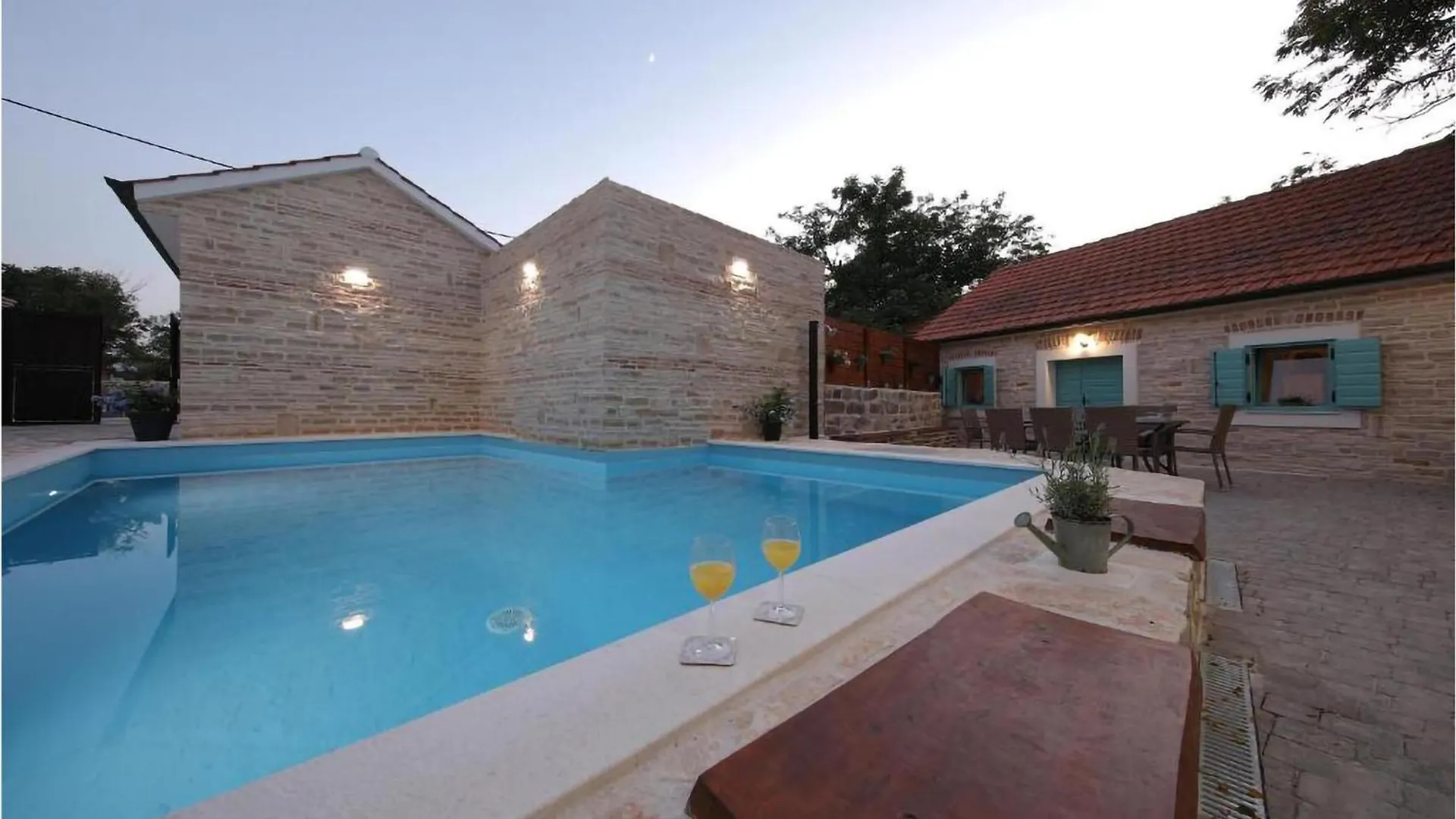 Awesome Home In Donje Rastane 0*,