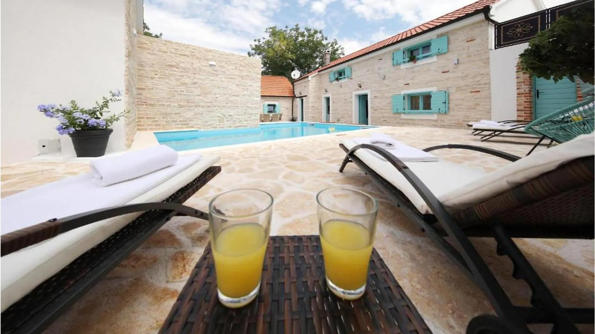 Awesome Home In Donje Rastane 0*,